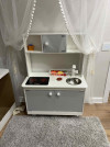 96442 Sitstep Набор игровой мебели Детская кухня интерактивная плита со звуком и светом от пользователя Алёна